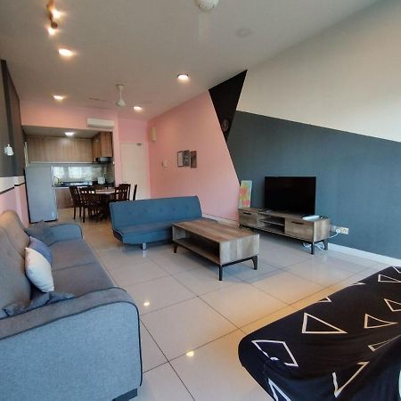 Restary - Black Pink, Loft E - Imago Shopping Mall - Kk City- 3Br,8Pax 来沙旅 黑粉主题公寓 - Loft E - Imago商场 - 泳池 - Kk市中心 - 3房8人 كوتا كينابالو المظهر الخارجي الصورة