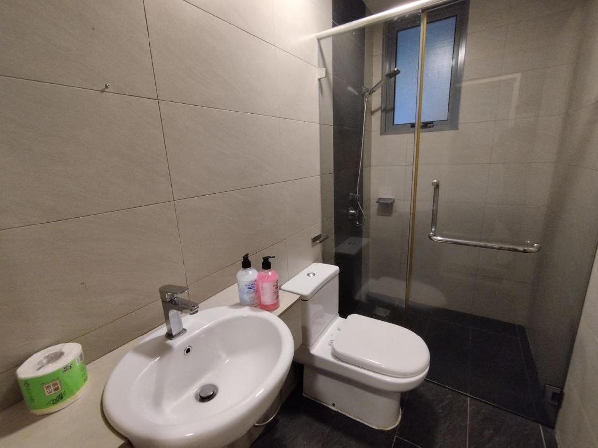 Restary - Black Pink, Loft E - Imago Shopping Mall - Kk City- 3Br,8Pax 来沙旅 黑粉主题公寓 - Loft E - Imago商场 - 泳池 - Kk市中心 - 3房8人 كوتا كينابالو المظهر الخارجي الصورة