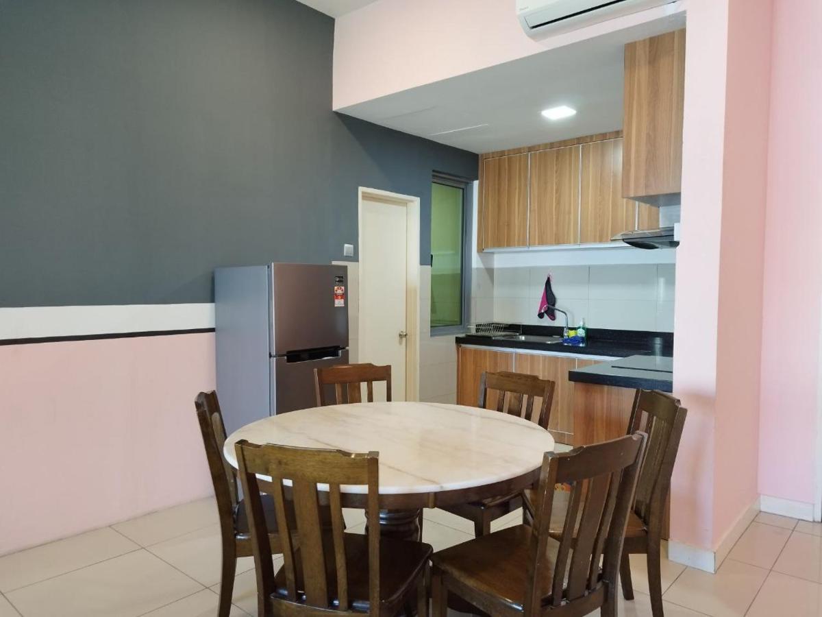 Restary - Black Pink, Loft E - Imago Shopping Mall - Kk City- 3Br,8Pax 来沙旅 黑粉主题公寓 - Loft E - Imago商场 - 泳池 - Kk市中心 - 3房8人 كوتا كينابالو المظهر الخارجي الصورة